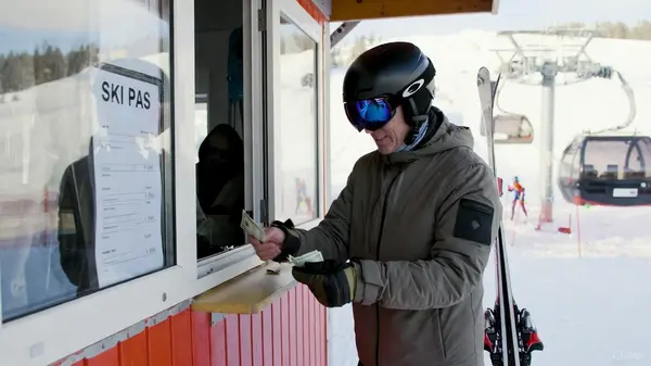 Skipasy opět zdražují. A politici už zase chystají zbytečné zákazy